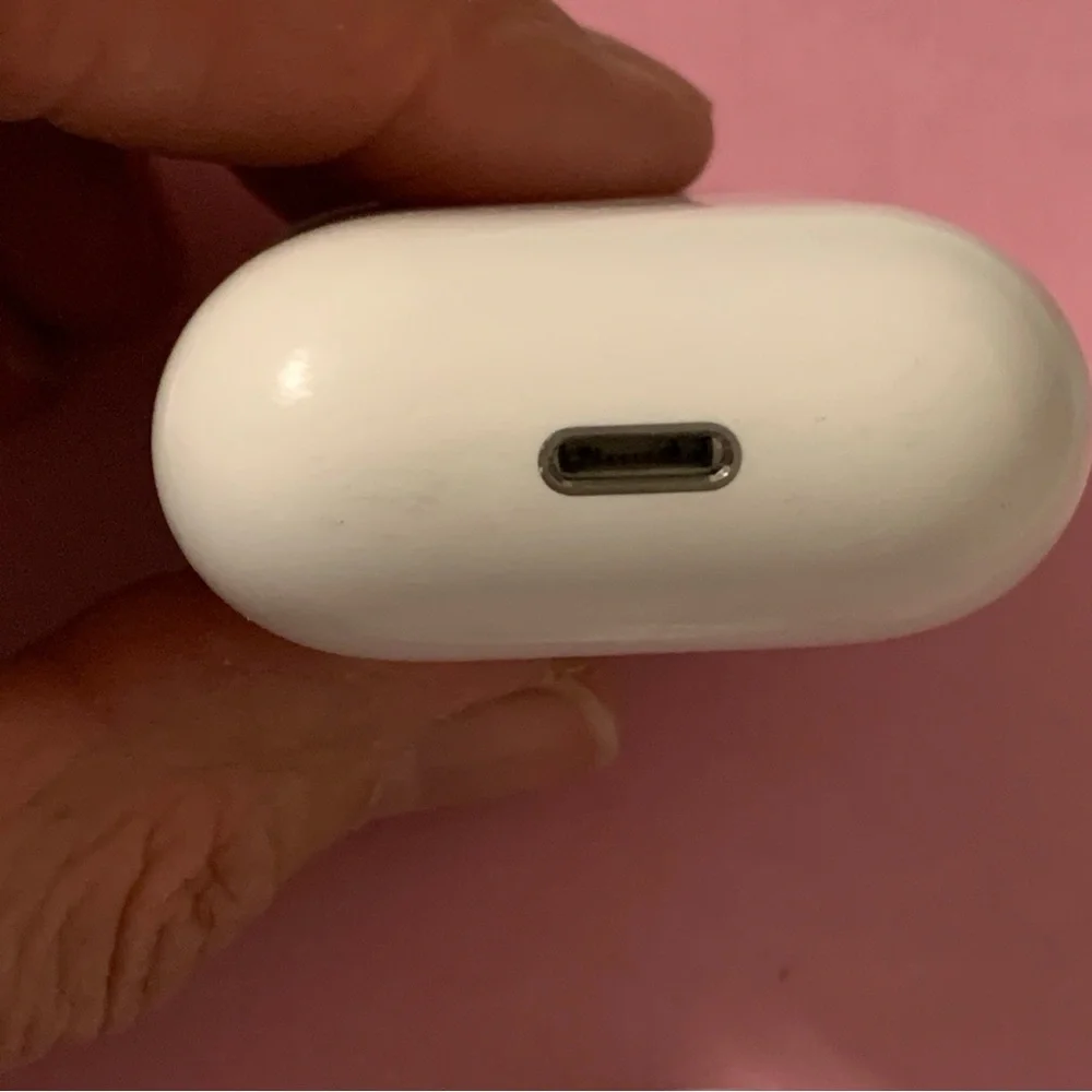 Apple AirPods 1st Generation In-Ear Headsets with Charging Case - White
